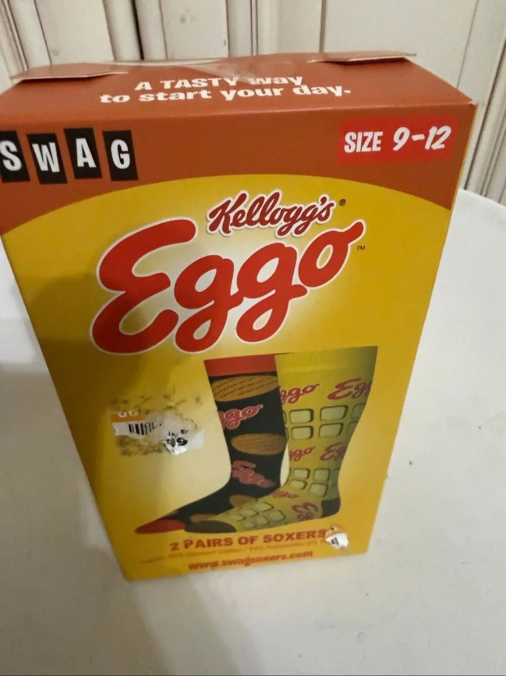 Swag Kellogg's Eggo Waffle 2 Pair Crew Socks Shoe Size 9-12 Yellow